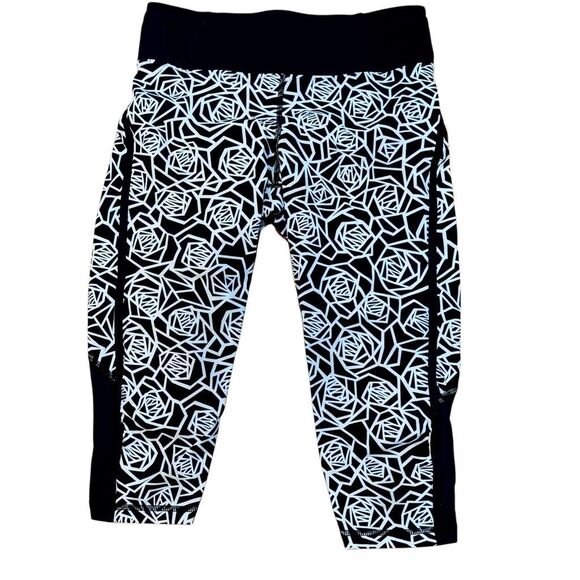 Lululemon Real Quick Crop in Posey Black White / Black - Picture 2 of 5